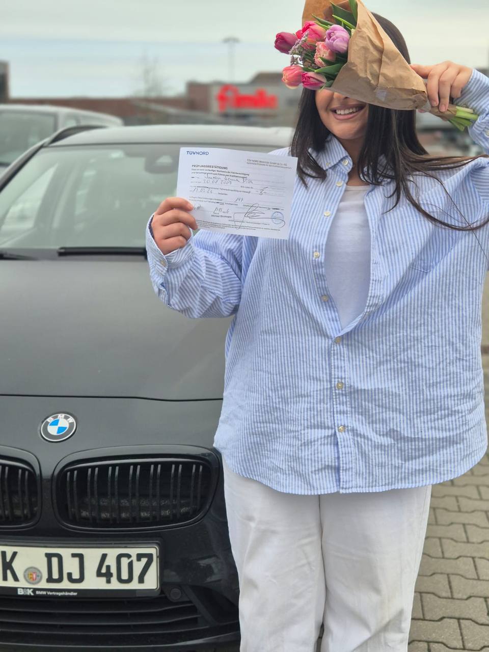 Absolventin Fahrschule Sana