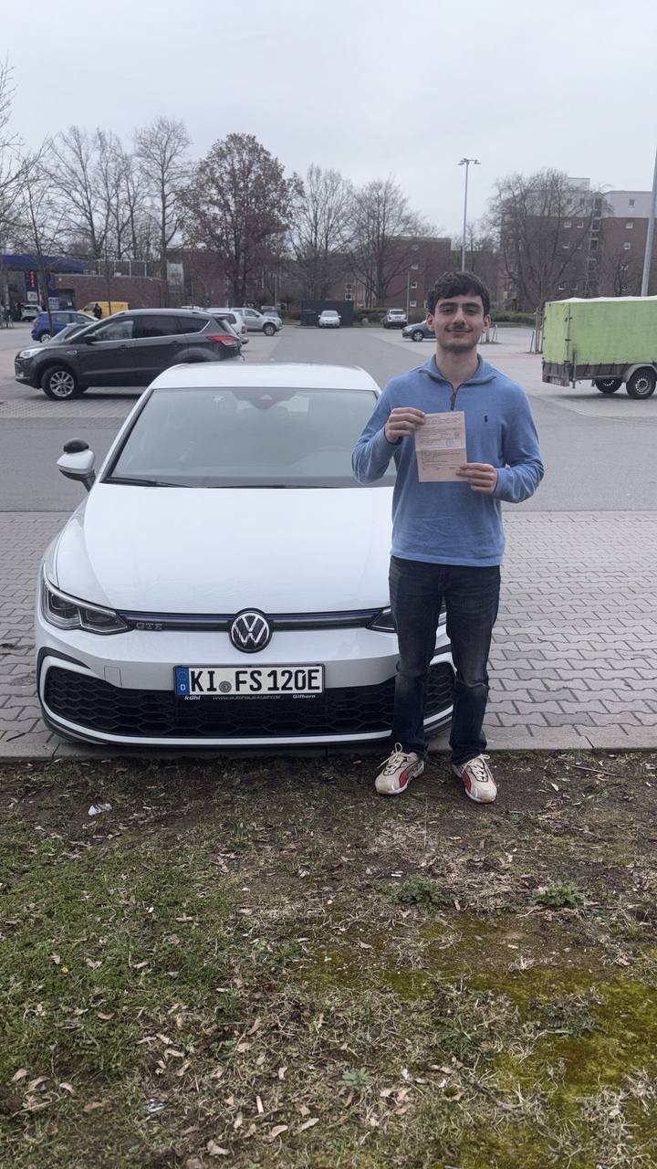 Absolvent Fahrschule Sana