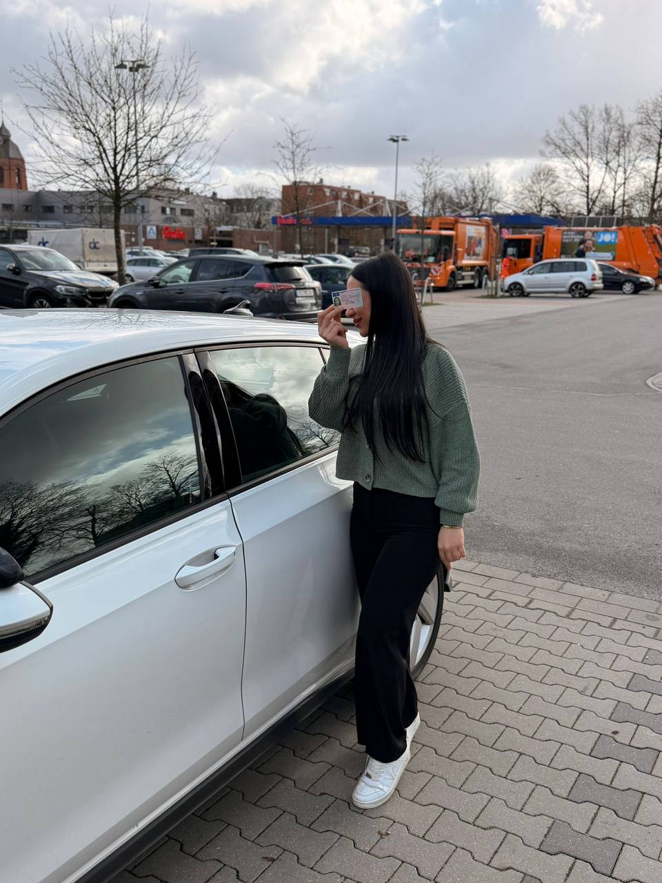 Absolventin Fahrschule Sana